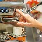 Buffet de petit-déjeuner avec cafés delicieux