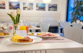 Riche buffet de petit déjeuner à Hotel City Lugano
